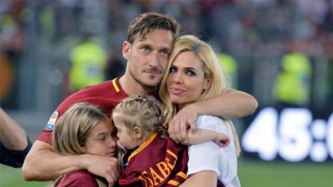 Totti từng có một gia đình ngập tràn hạnh phúc